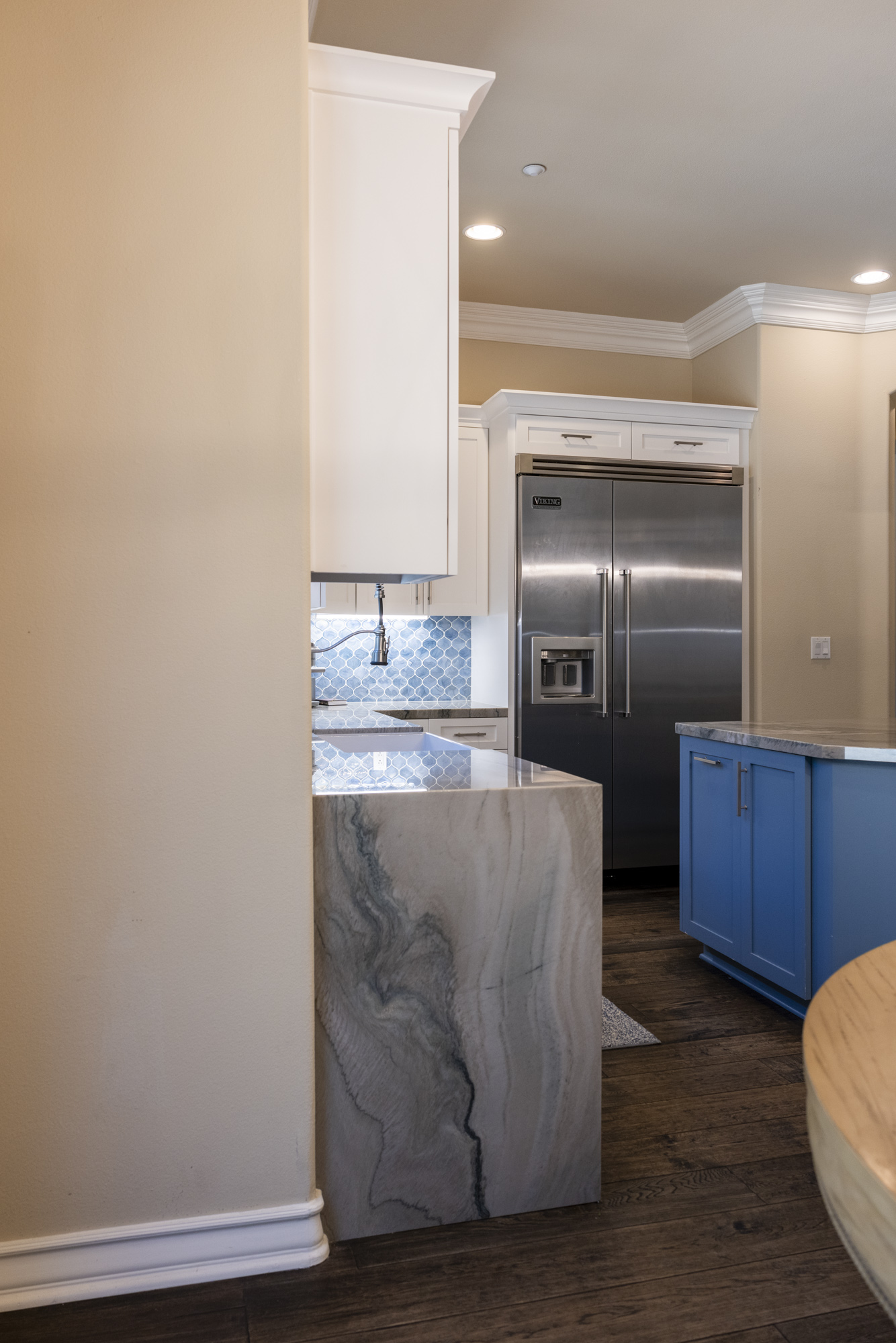 kitchen remodeling contractor custom counters tile floor installation built in appliance upgrade